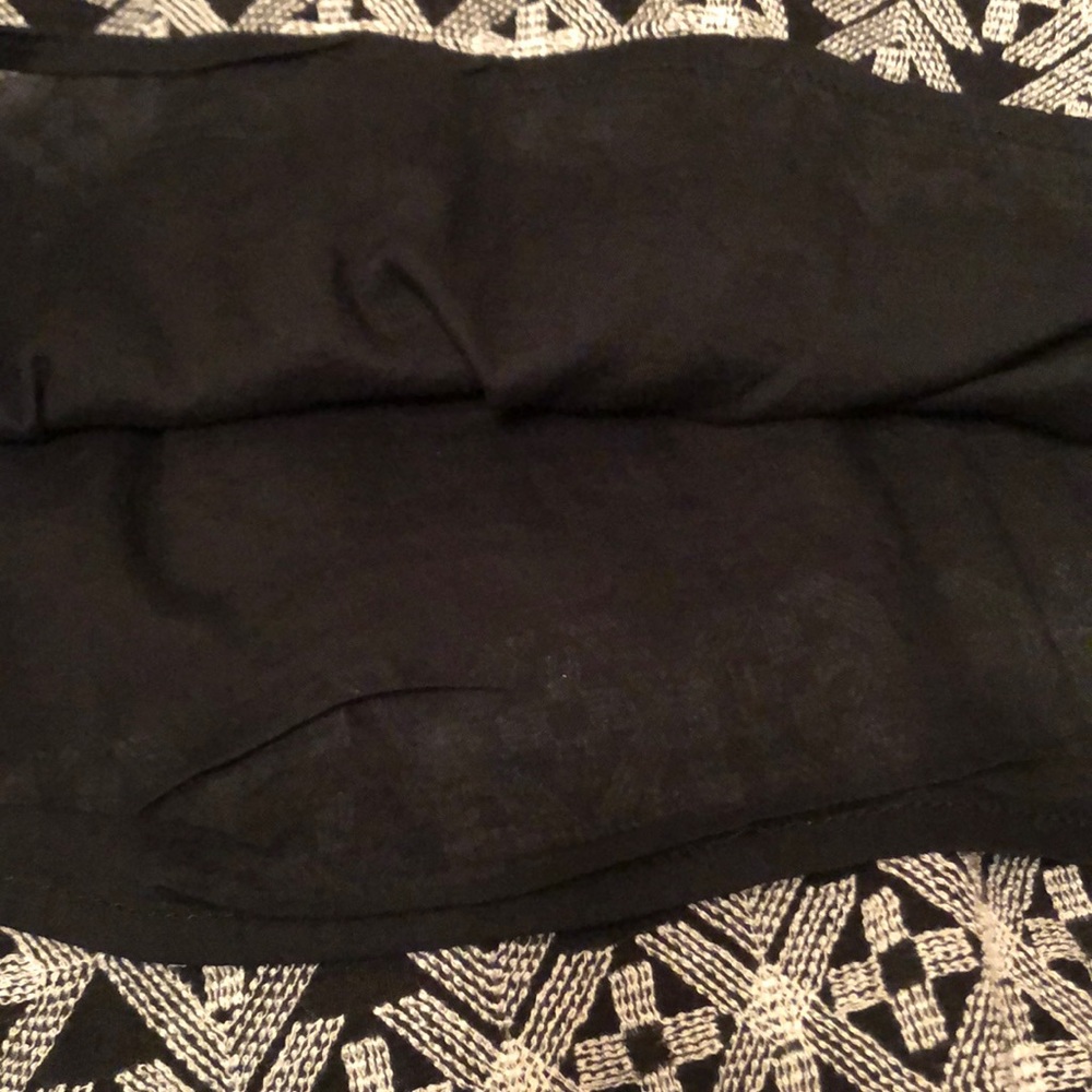 Old Navy embroidered full skirt - Picture 5 of 7